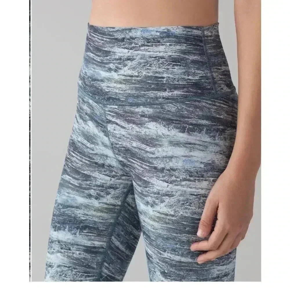 Lululemon Wunder Under Hi-Rise 7/8 Tight (Full-On Luxtreme‎ 25".  Size 4